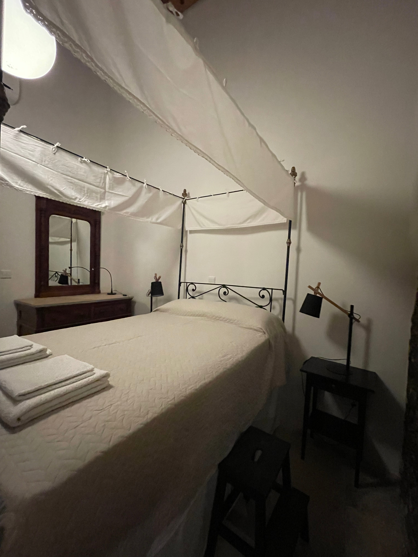 Another view of the canopy bedroom